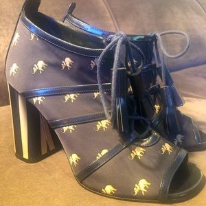 EMPORIO ARMANI DARK BLUE PATTERNED LACE-UP ANKLE BOOT W/STRIPED HEEL (SZ 40)